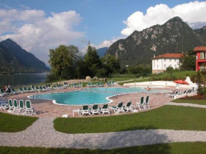 Hotels in Crone